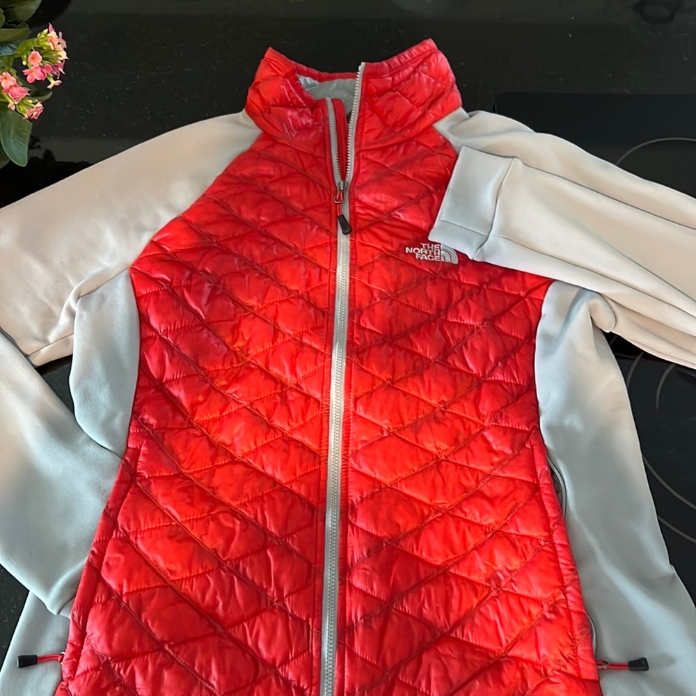 North Face Momentum Thermoball Hybrid